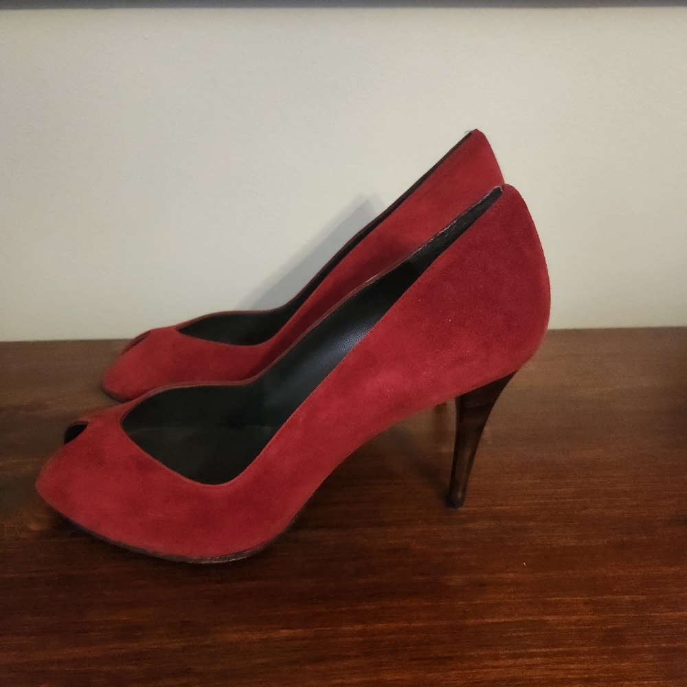 Stuart Weitzman "Scarlett Suede" Peek Pump Heels Size 8.5 - Picture 3 of 13